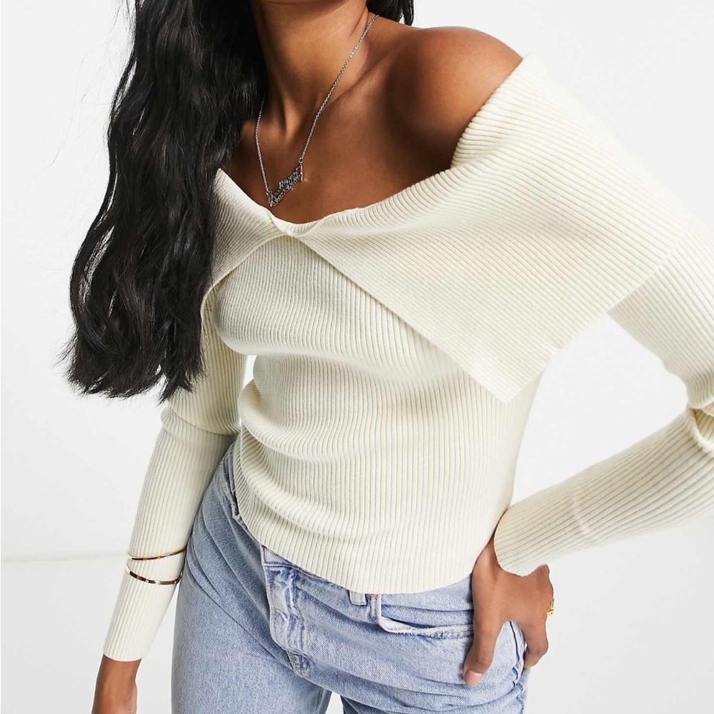 Chic Off-the-Shoulder Cream Sweater